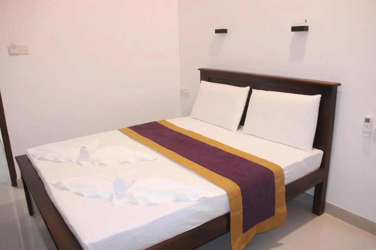 Värdshus White Sands Hotell Negombo