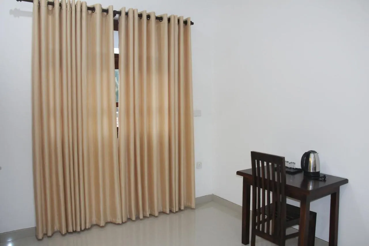 White Sands Hotel Negombo